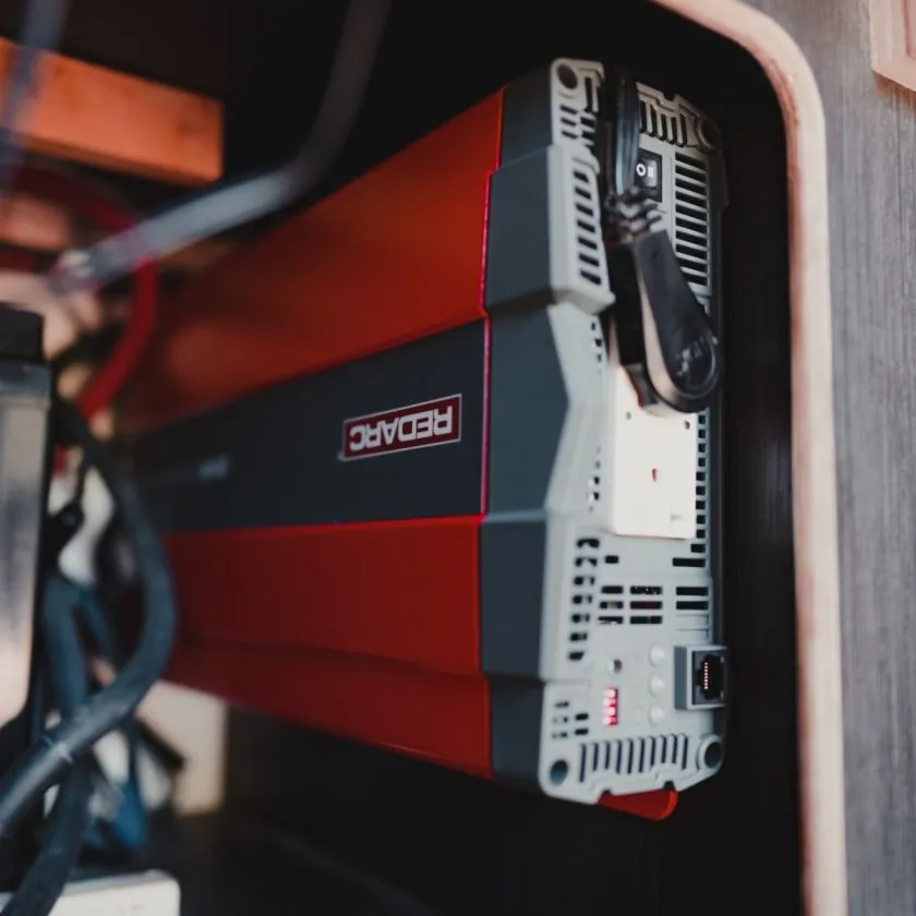1000W Pure Sine Wave Inverter- GFCI AC Outlet