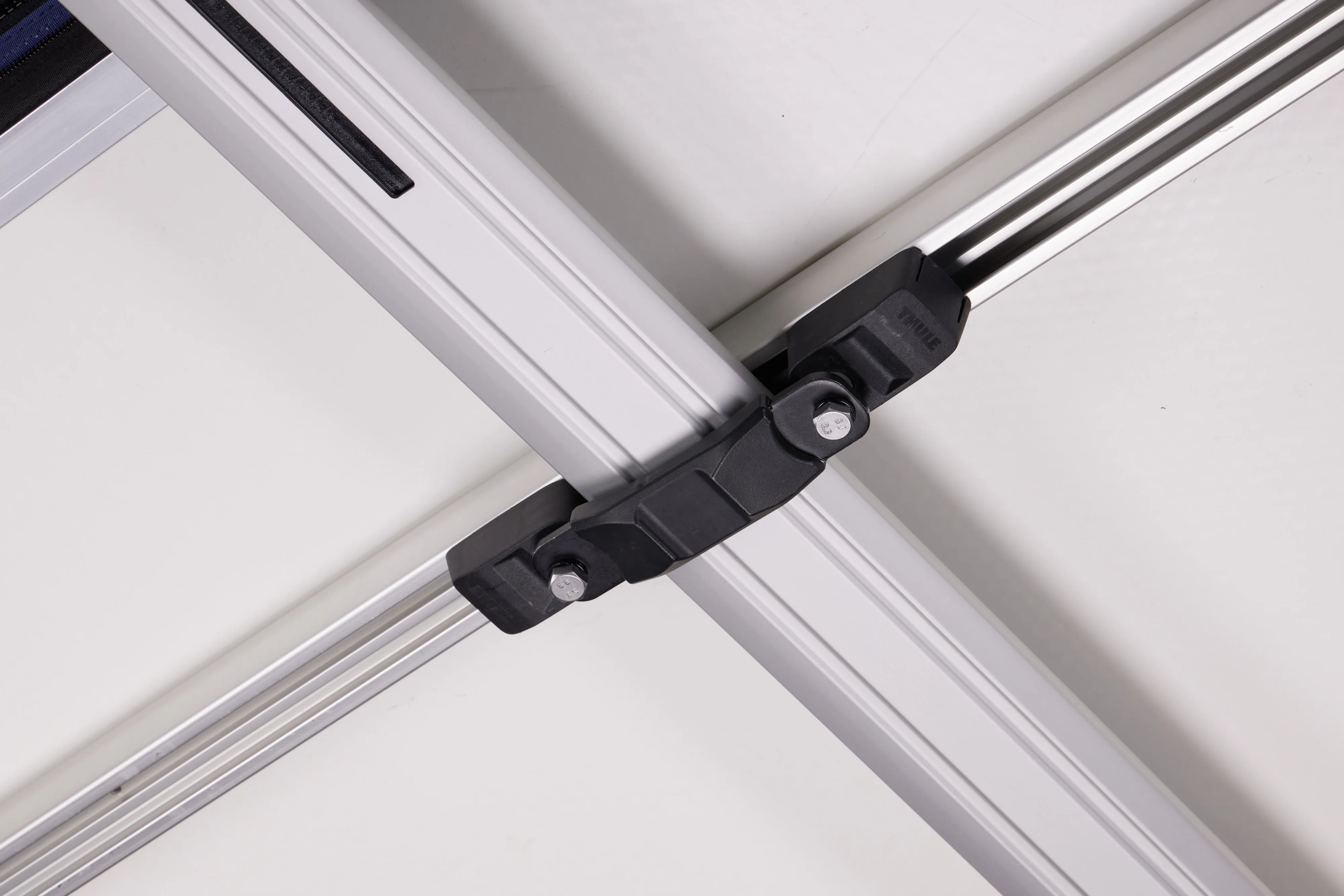 Thule Foothill Mounting Rails NoColour | Buy Thule Foothill Mounting Rails NoColour here | Outnorth